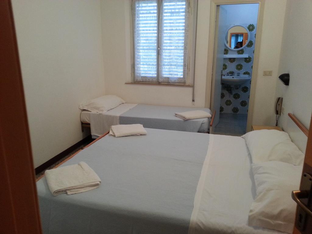 Fiorina Bed&Breakfast - Colazione Fino A Mezzogiorno - Beach Village Gratuito - Aquafan25 Oltremare20 Ριτσόνε Δωμάτιο φωτογραφία